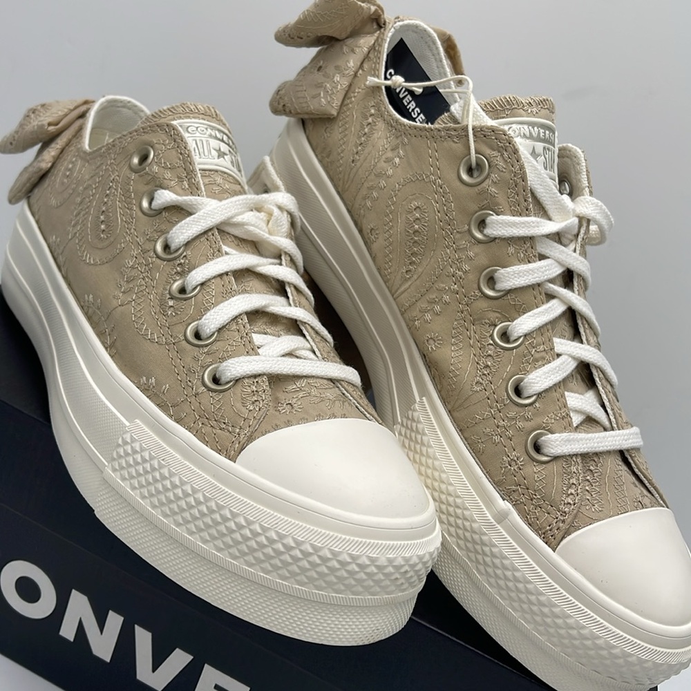 Converse Women's Tan Lace Platforms A10246C
CTAS LIFT OX
NUTTY GRANOLA/EGRET/LIG - Picture 6 of 16